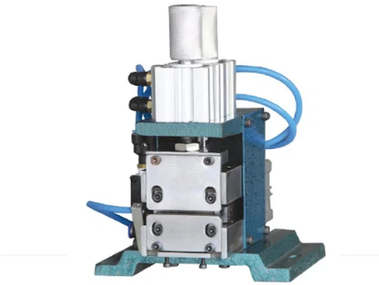 เครื่องปอกสายไฟแนวตั้ง, เครื่องระบบระดับมืออาชีพ WPM-3F - เครื่องปอกและบิดสายไฟหลายแกน